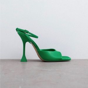 Zara 7 1/2 Green Heeled Sandals, barely worn